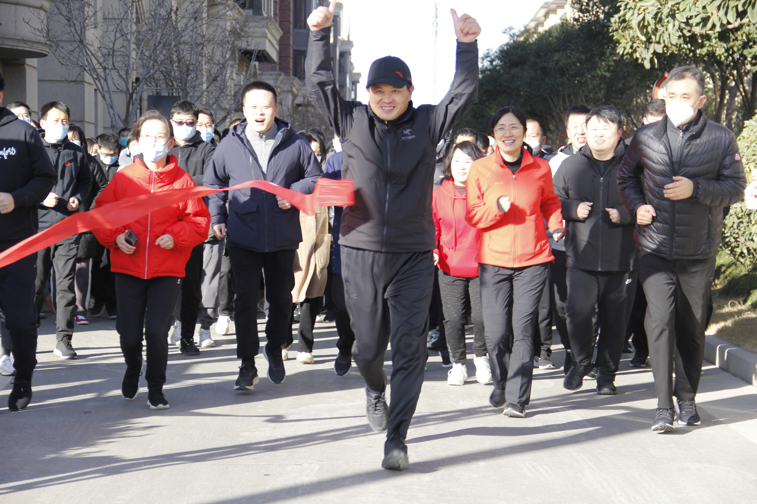 董事長領(lǐng)跑.jpg 董事長領(lǐng)跑.jpg